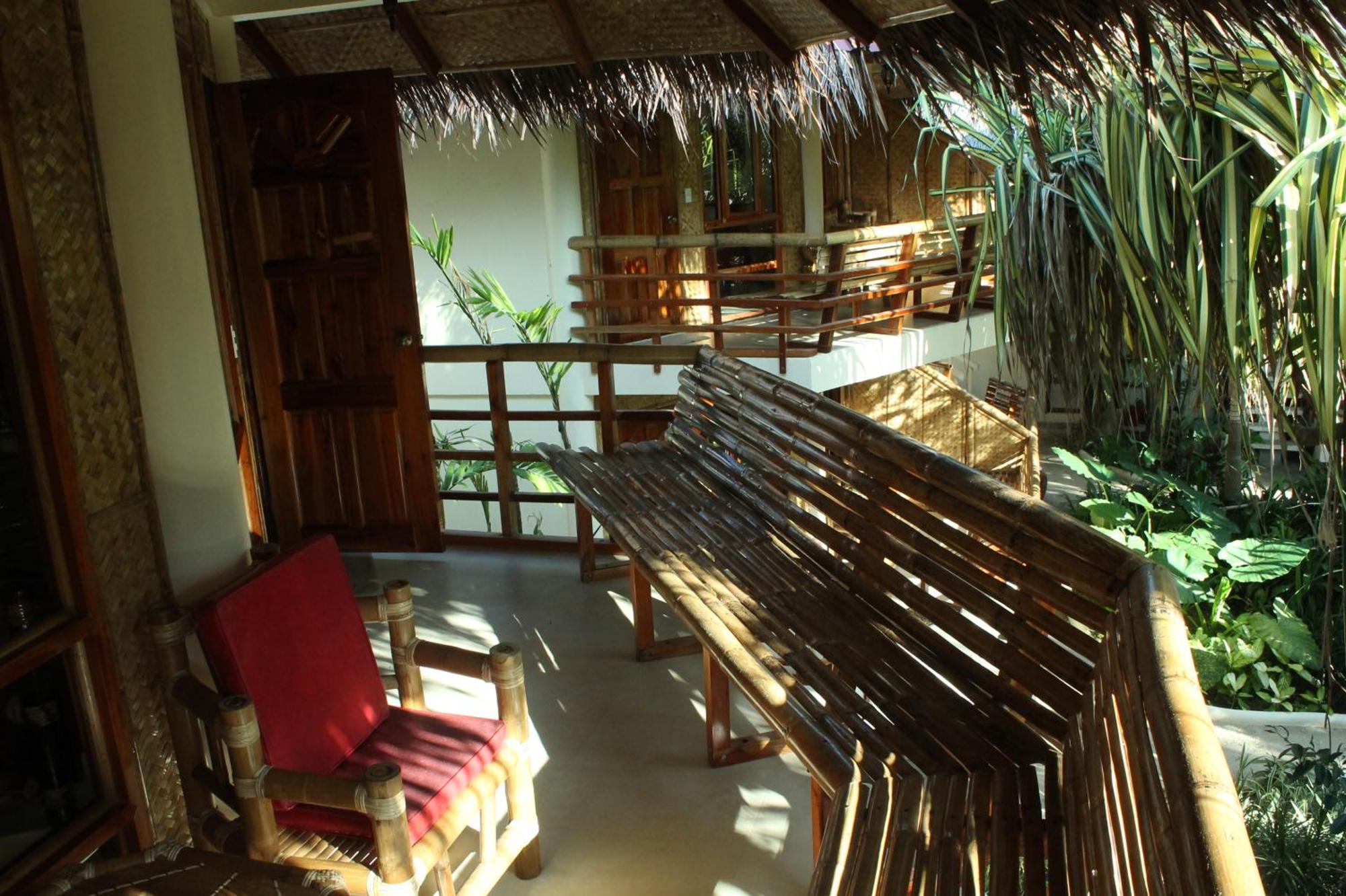 Nigi Nigi Nu Noos 'e' Nu Nu Noos Inn Balabag (Boracay)